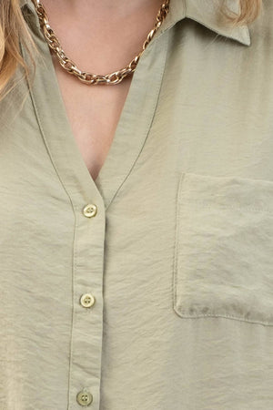 SHORT TAB SLEEVE BUTTON DOWN SHIRT