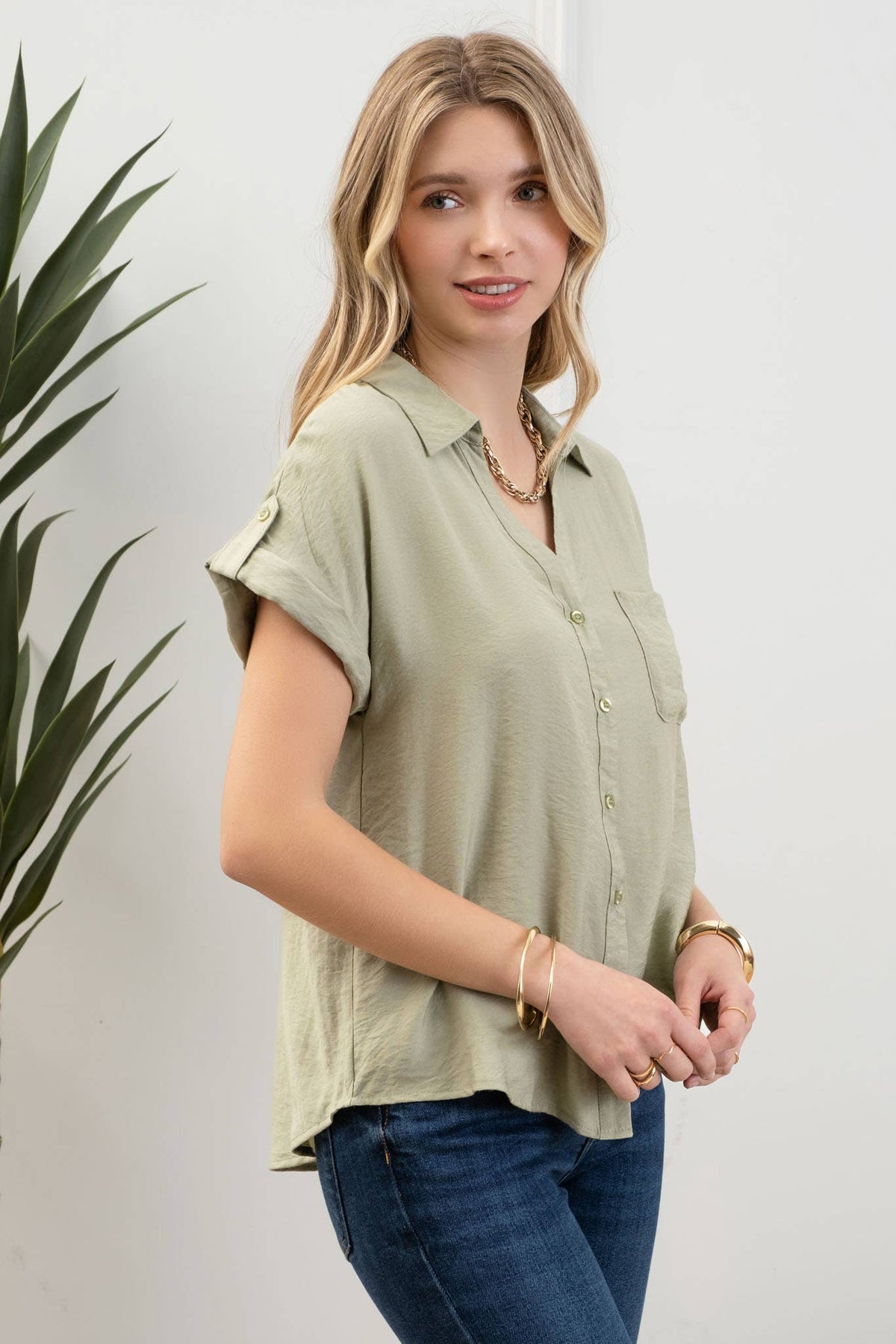 SHORT TAB SLEEVE BUTTON DOWN SHIRT