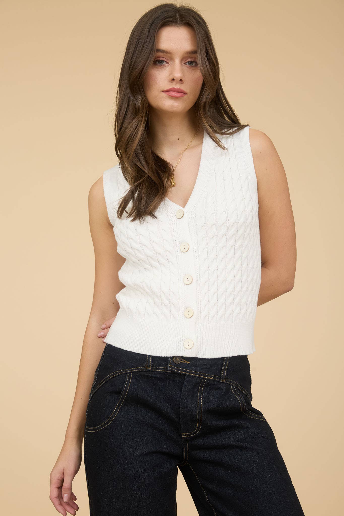 CABLE KNIT SWEATER VEST