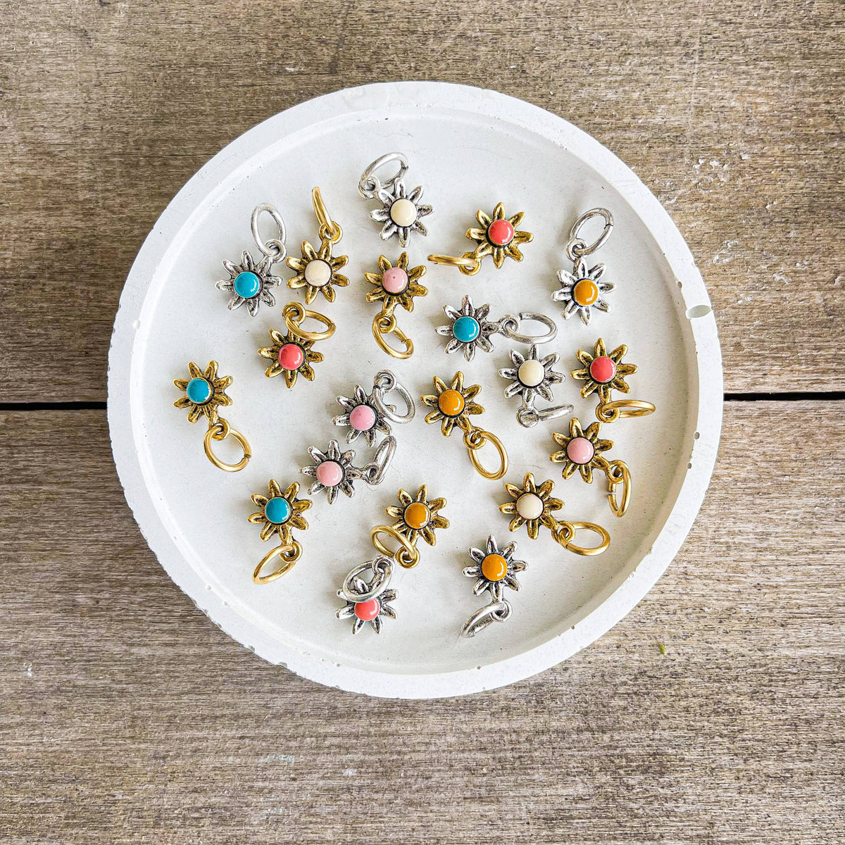 *Jewelry Bar* Colored Daisy Charm Pre-Pack