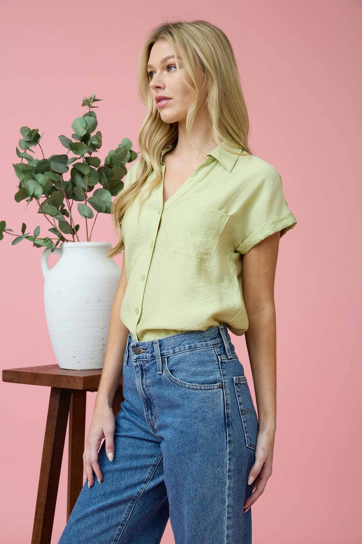 SHORT TAB SLEEVE BUTTON DOWN SHIRT