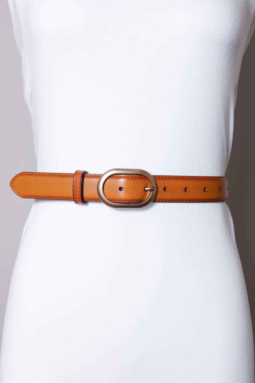 Oval buckle hip belt
