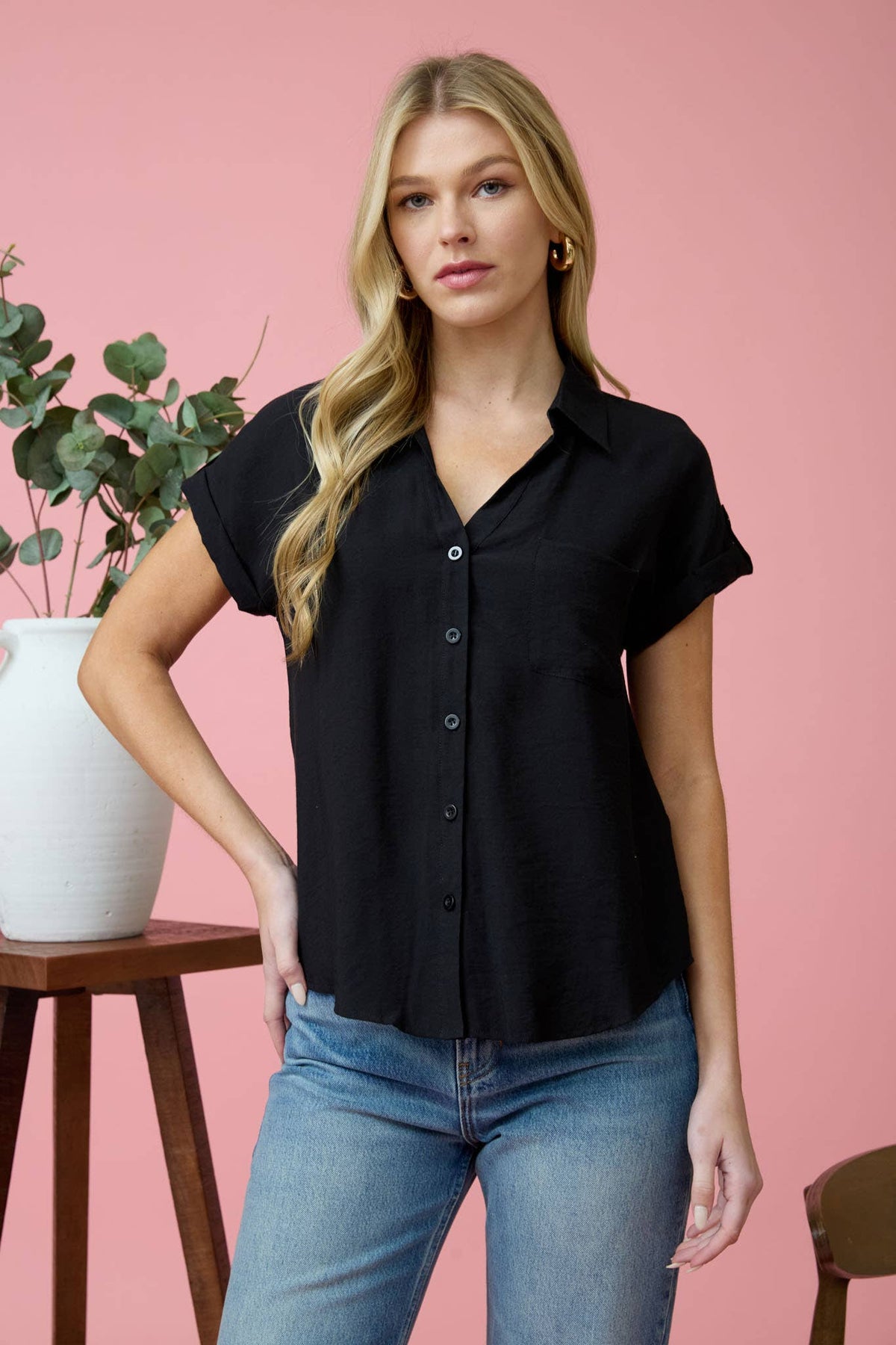 SHORT TAB SLEEVE BUTTON DOWN SHIRT