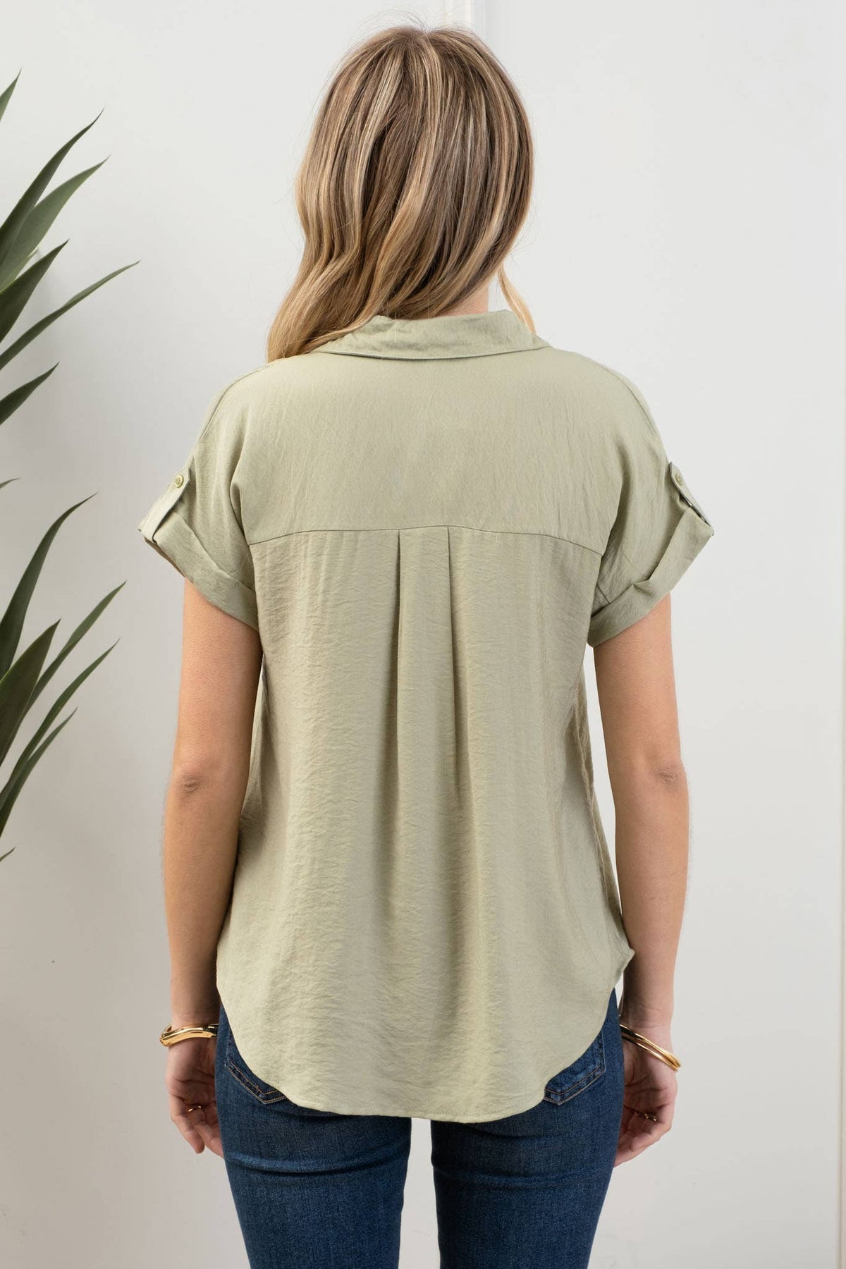 SHORT TAB SLEEVE BUTTON DOWN SHIRT