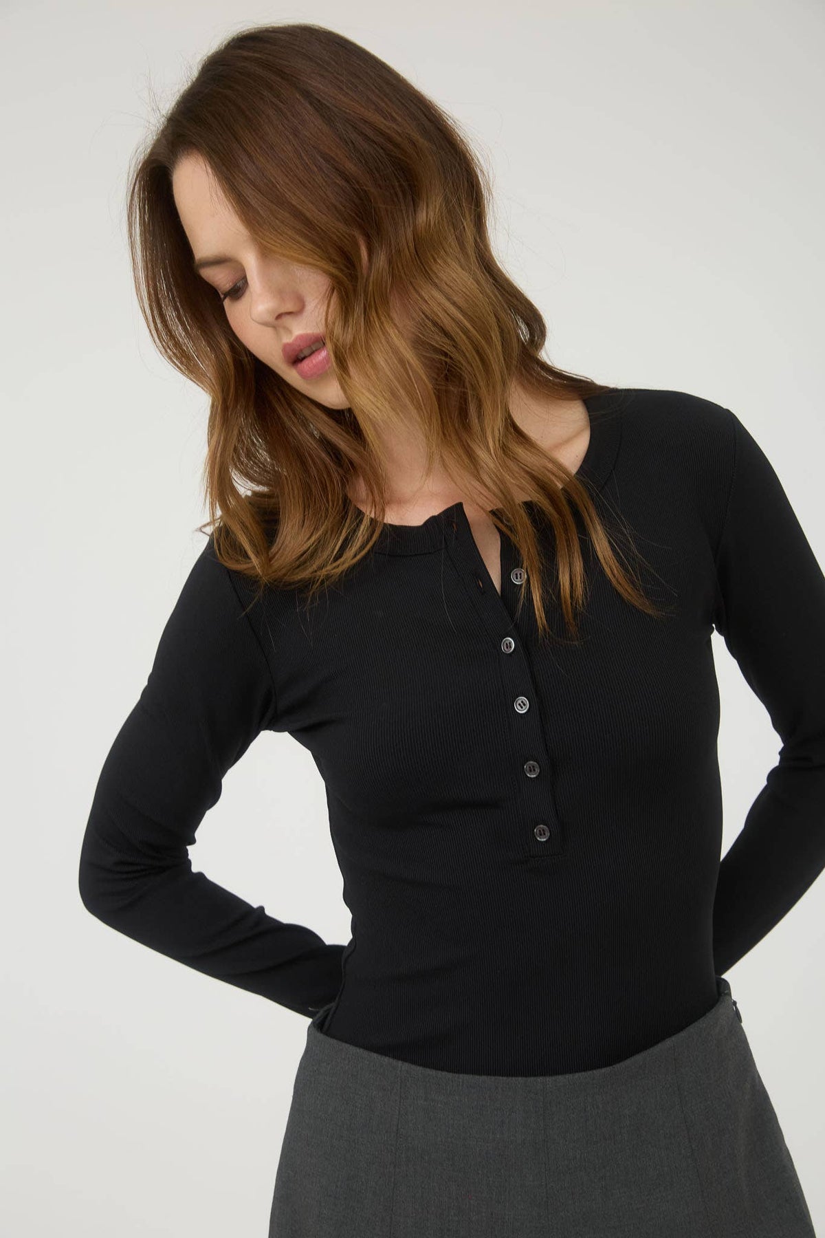 RIBBED LONG SLEEVE HENLEY