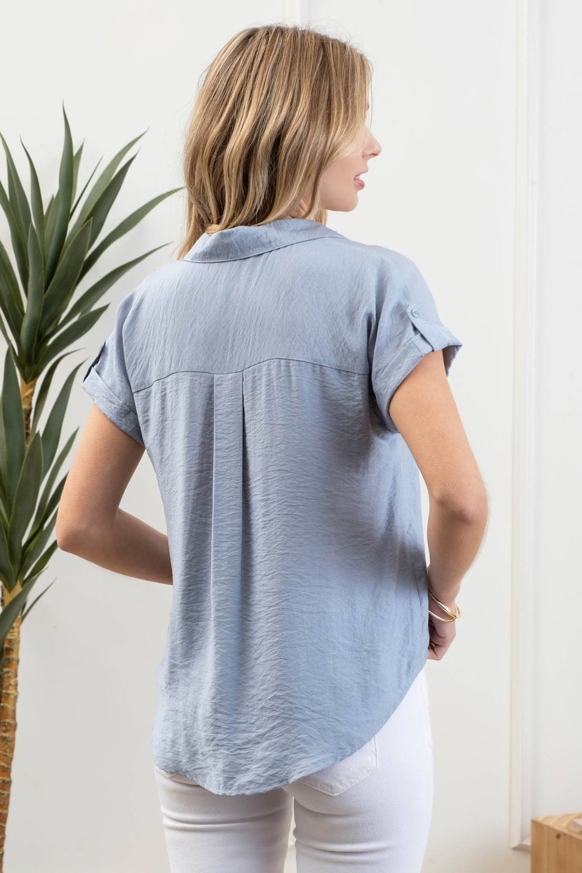 SHORT TAB SLEEVE BUTTON DOWN SHIRT