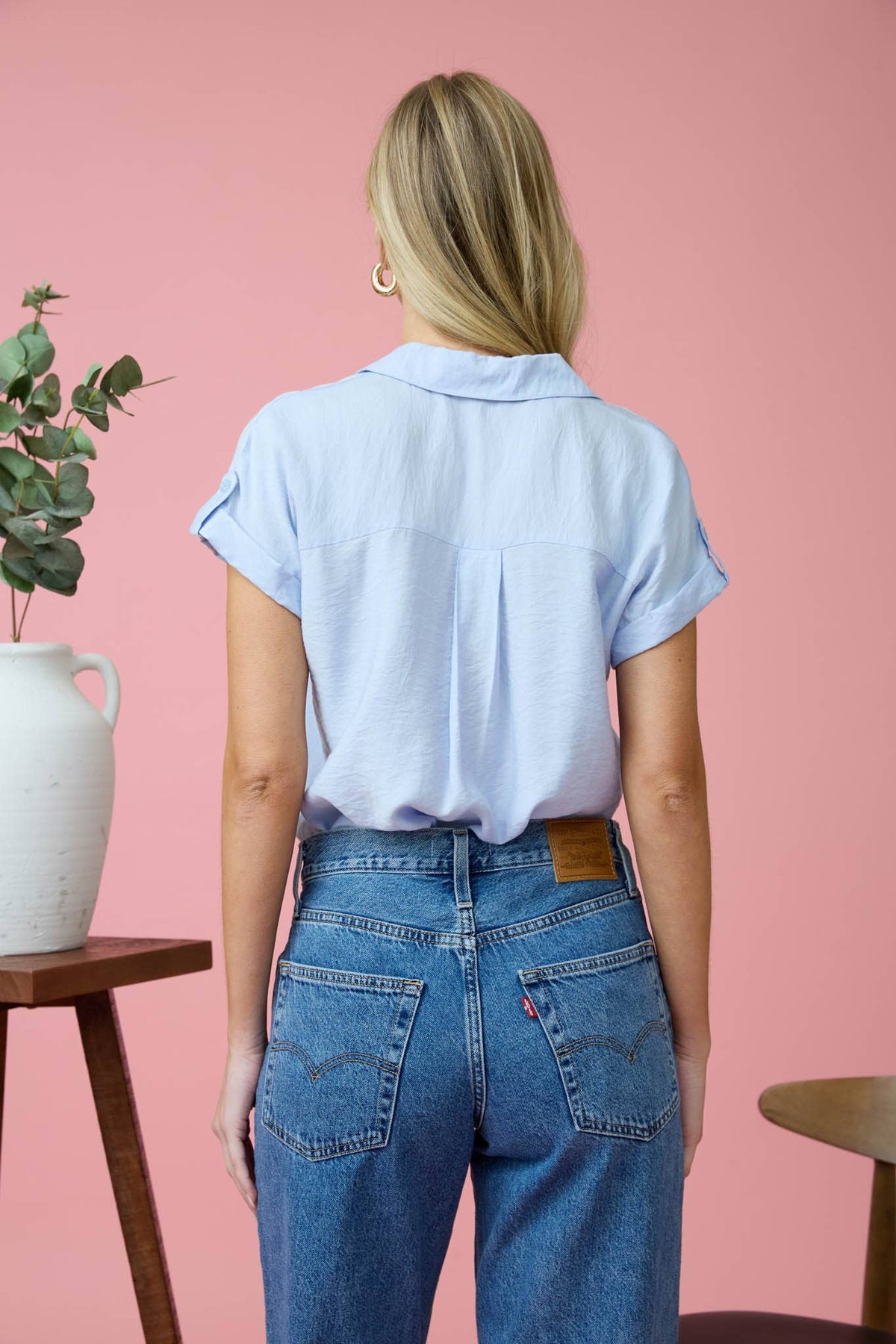 SHORT TAB SLEEVE BUTTON DOWN SHIRT