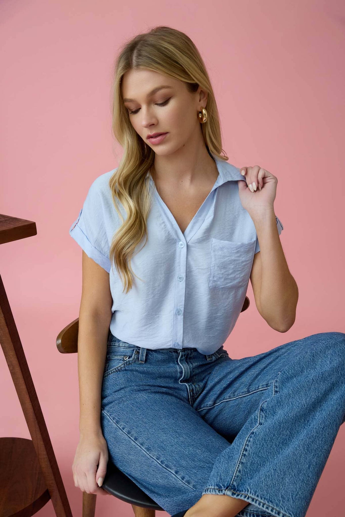 SHORT TAB SLEEVE BUTTON DOWN SHIRT